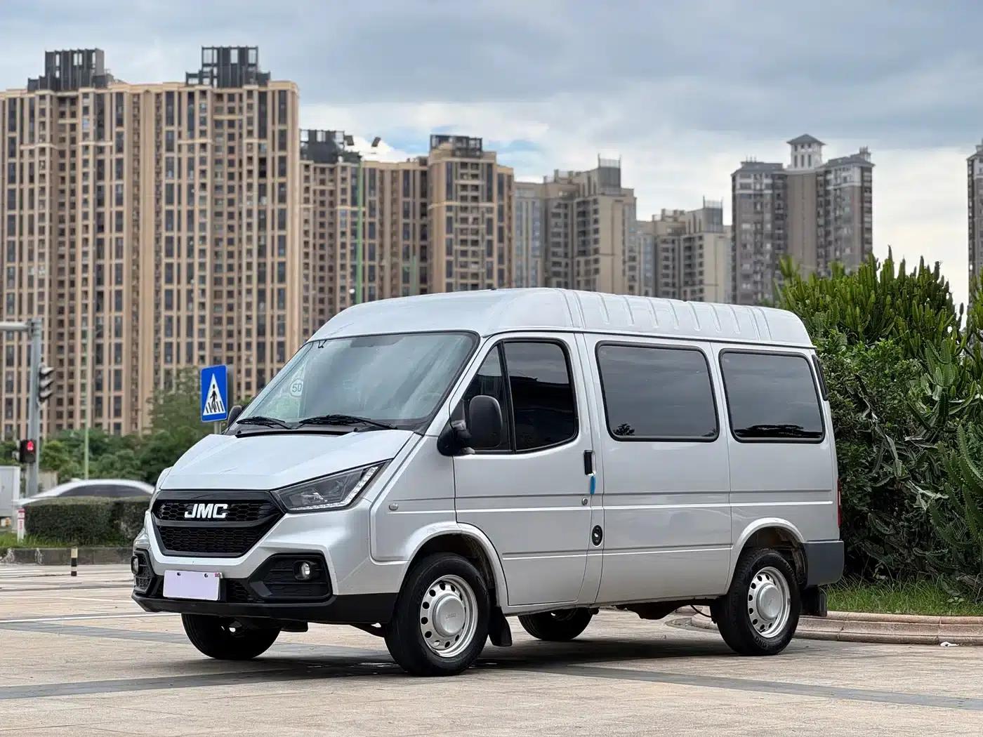 Teshun 2021 2.8T Space King Taurus Edition Short Wheelbase Mid-High Roof 6-Seater Diesel National VI JX493 — миниатюра 1