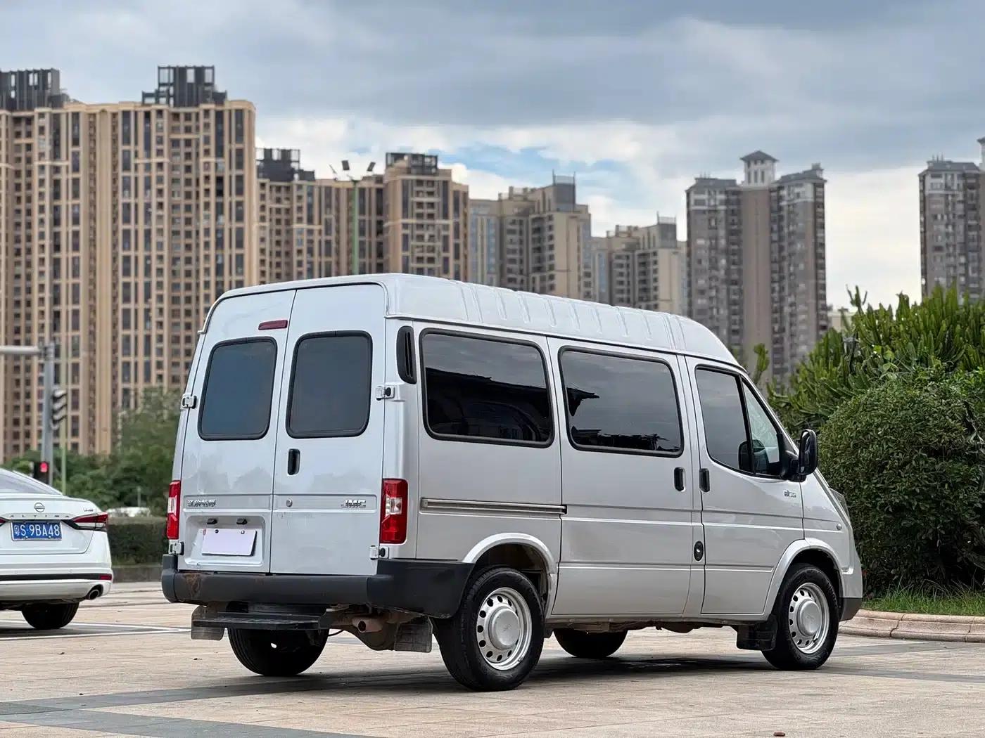 Teshun 2021 2.8T Space King Taurus Edition Short Wheelbase Mid-High Roof 6-Seater Diesel National VI JX493 — миниатюра 11