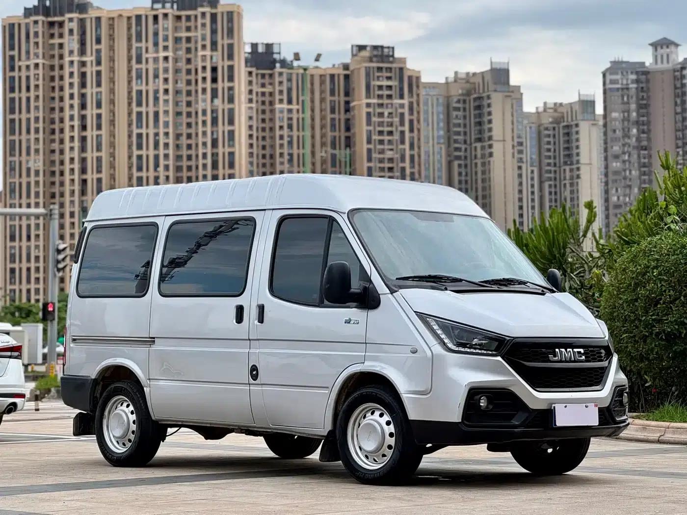 Teshun 2021 2.8T Space King Taurus Edition Short Wheelbase Mid-High Roof 6-Seater Diesel National VI JX493 — миниатюра 3