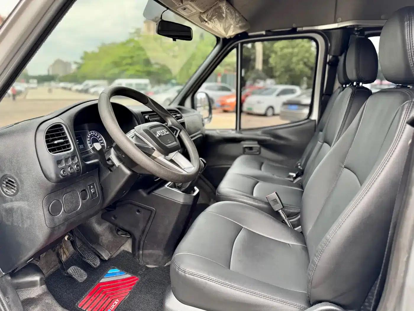 Teshun 2021 2.8T Space King Taurus Edition Short Wheelbase Mid-High Roof 6-Seater Diesel National VI JX493 — миниатюра 4
