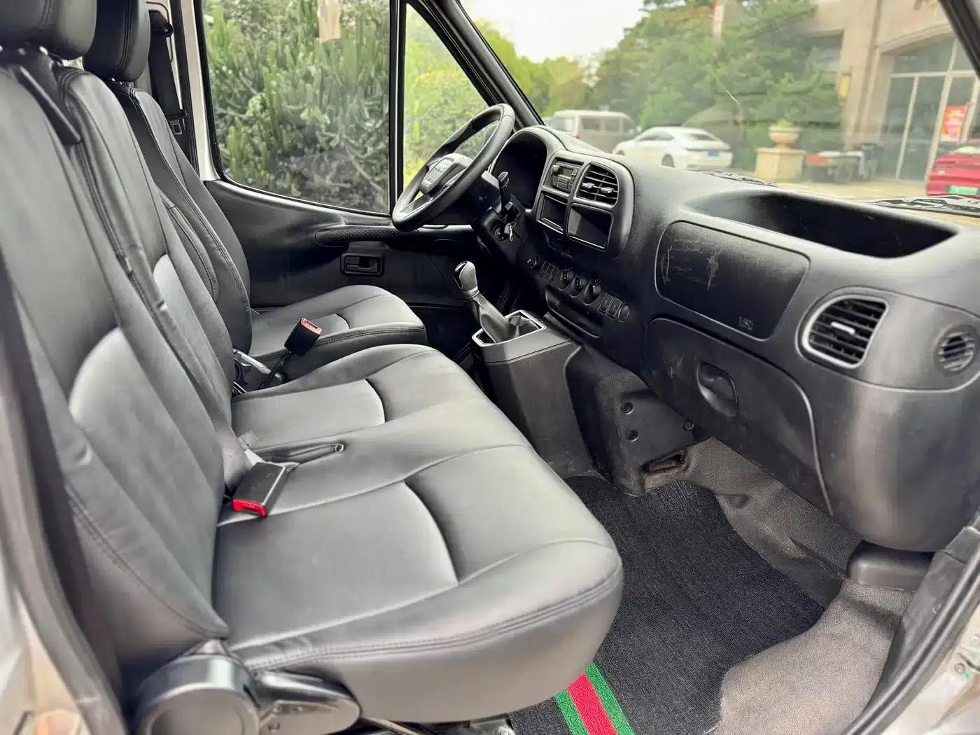 Teshun 2021 2.8T Space King Taurus Edition Short Wheelbase Mid-High Roof 6-Seater Diesel National VI JX493 — миниатюра 5