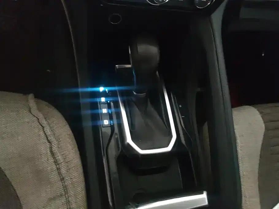 Yusheng S350 2016 2.0T Automatic 4WD Gasoline Luxury Sunroof Edition 5-Seater — миниатюра 16