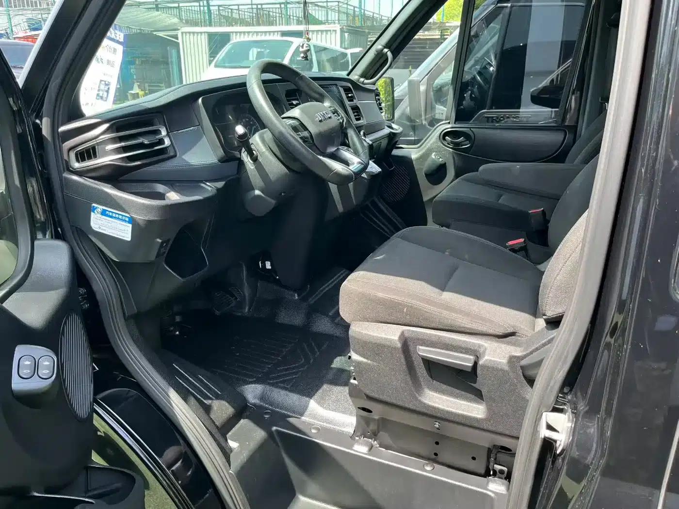 Jiangling Fushun 2025 2.0T 8AT Diesel Short Wheelbase Low Roof Commercial Multi-purpose Passenger Vehicle, 5/6 Seats, Double Tailgate — миниатюра 4