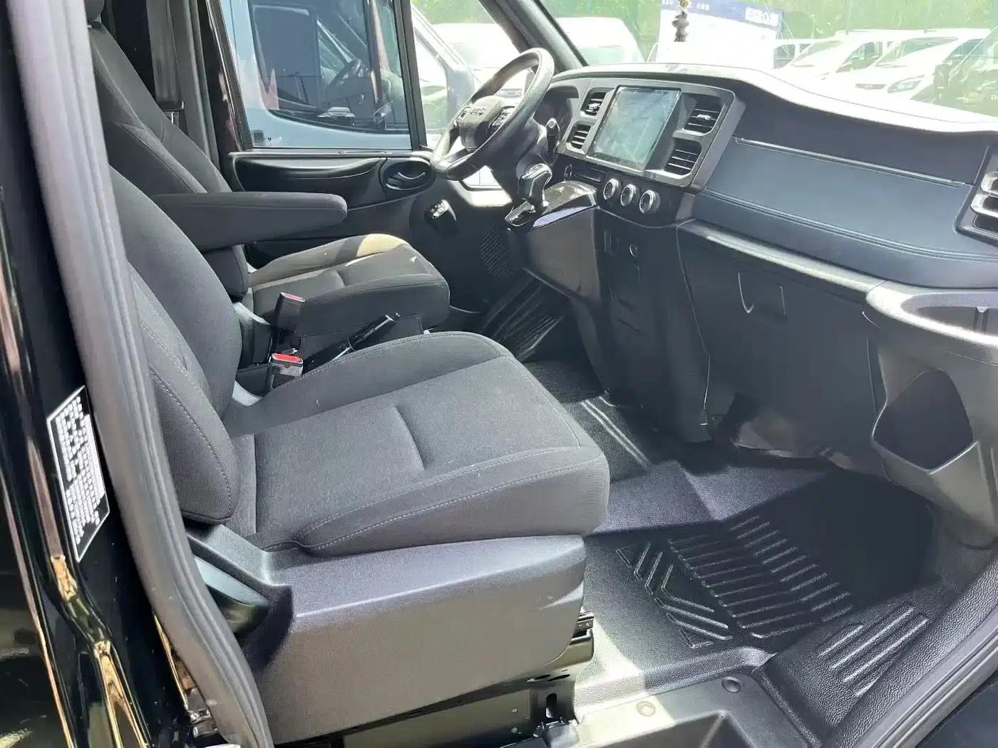 Jiangling Fushun 2025 2.0T 8AT Diesel Short Wheelbase Low Roof Commercial Multi-purpose Passenger Vehicle, 5/6 Seats, Double Tailgate — миниатюра 5