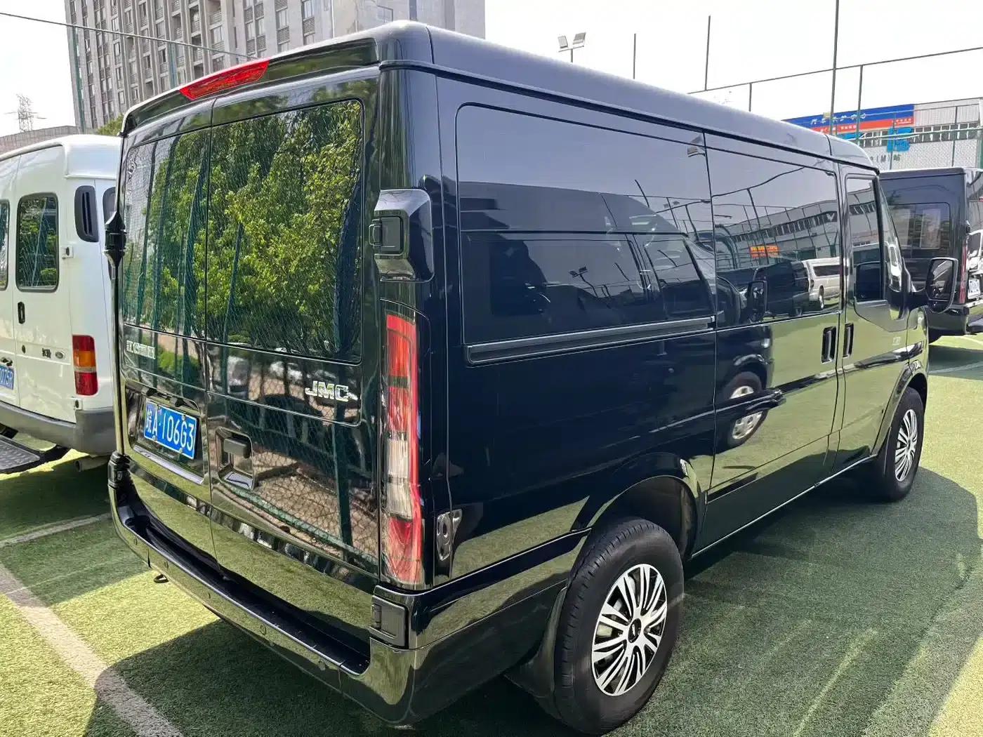 Jiangling Fushun 2025 2.0T 8AT Diesel Short Wheelbase Low Roof Commercial Multi-purpose Passenger Vehicle, 5/6 Seats, Double Tailgate — миниатюра 7