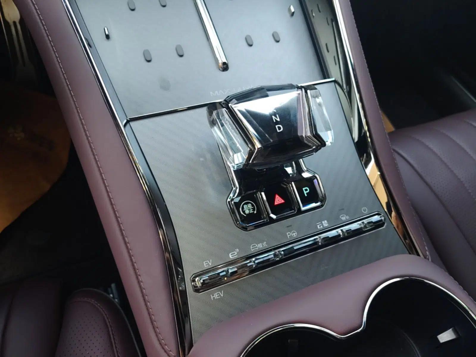 Denza Z9GT 2024 1100 Four-Wheel Drive Max Edition — миниатюра 17