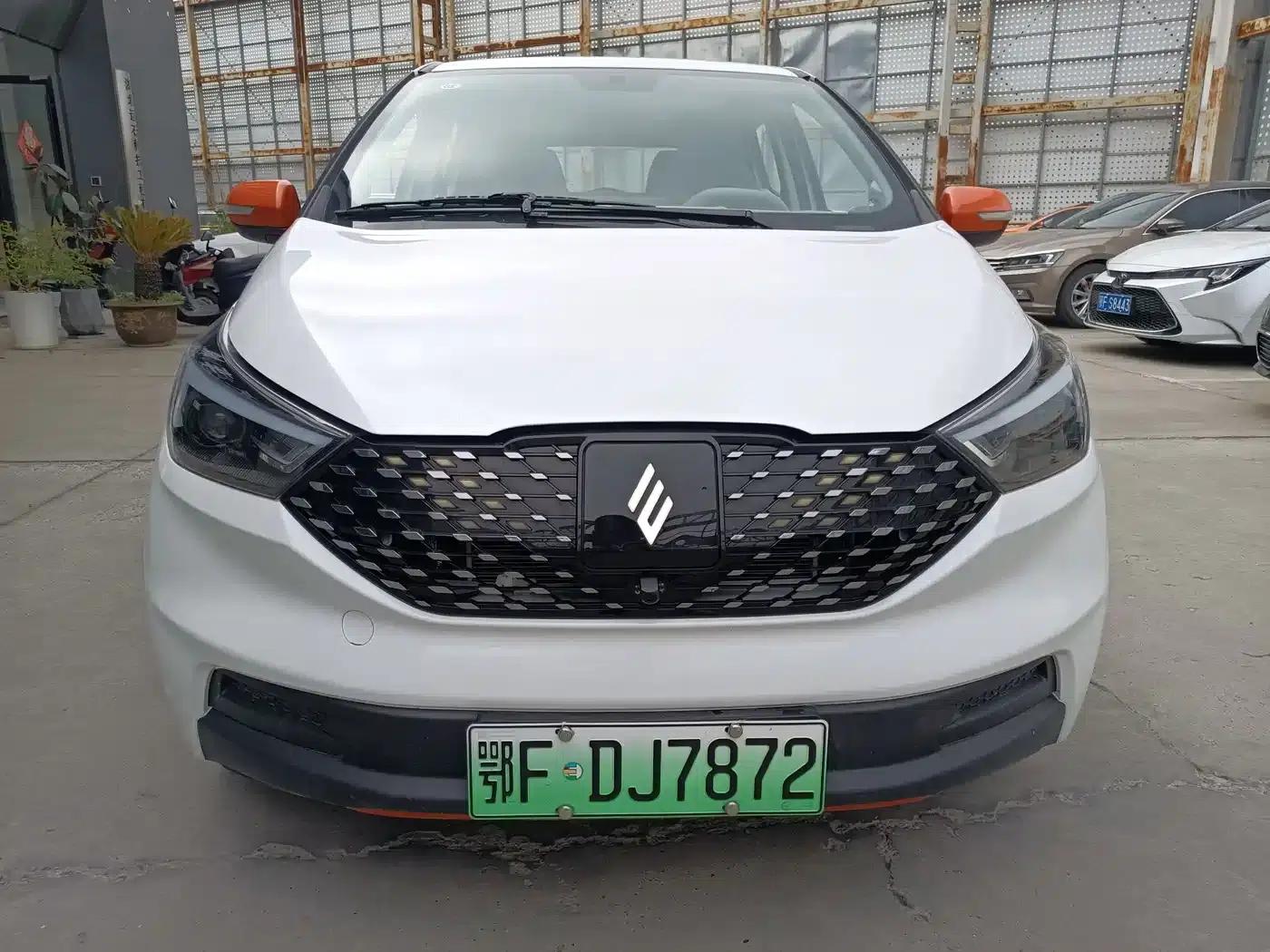 Yizhi EV3 2023 Youth Edition 320KM Comfort Model — миниатюра 2