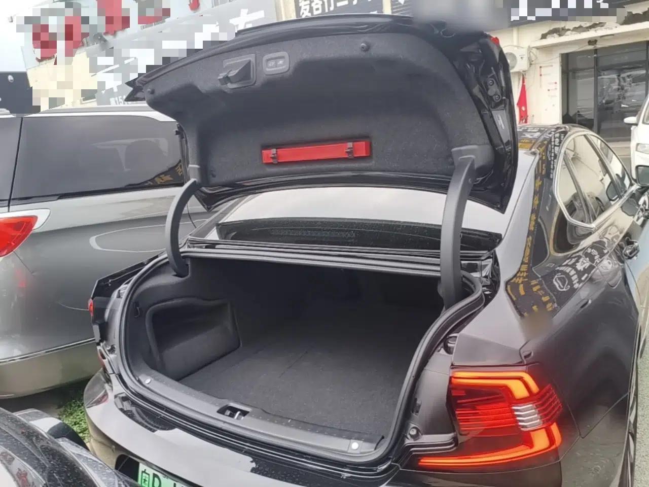 Volvo S90 New Energy 2024 Plug-in Hybrid Four-Wheel Drive Long-Range Luxury Smart Edition — миниатюра 22