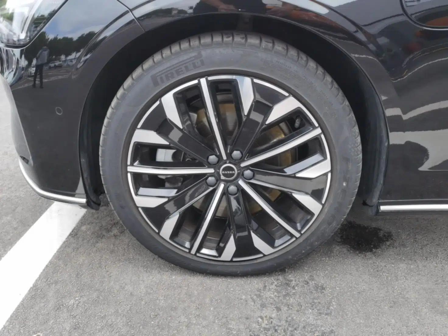 Volvo S90 New Energy 2026 Plug-in Hybrid Four-Wheel Drive Long-Range Luxury Smart Edition — миниатюра 9