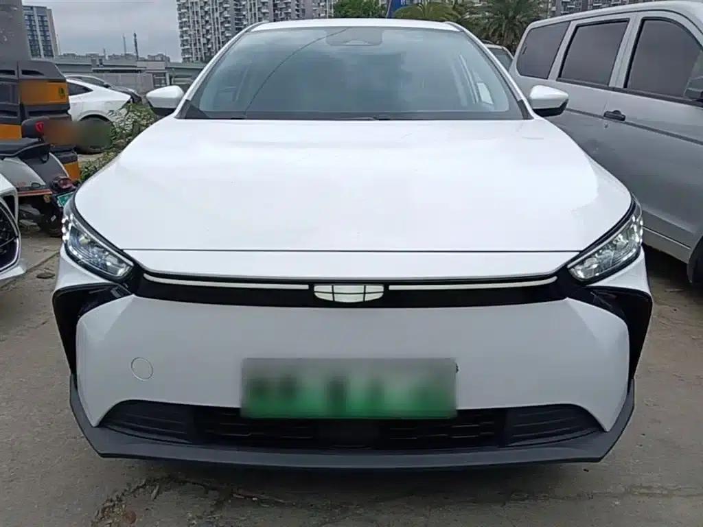 Geely Geometry M6 2022 Model 580 New Joy — миниатюра 3