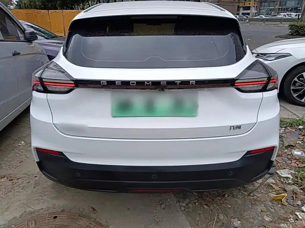 Geely Geometry M6 2022 Model 580 New Joy — миниатюра 6