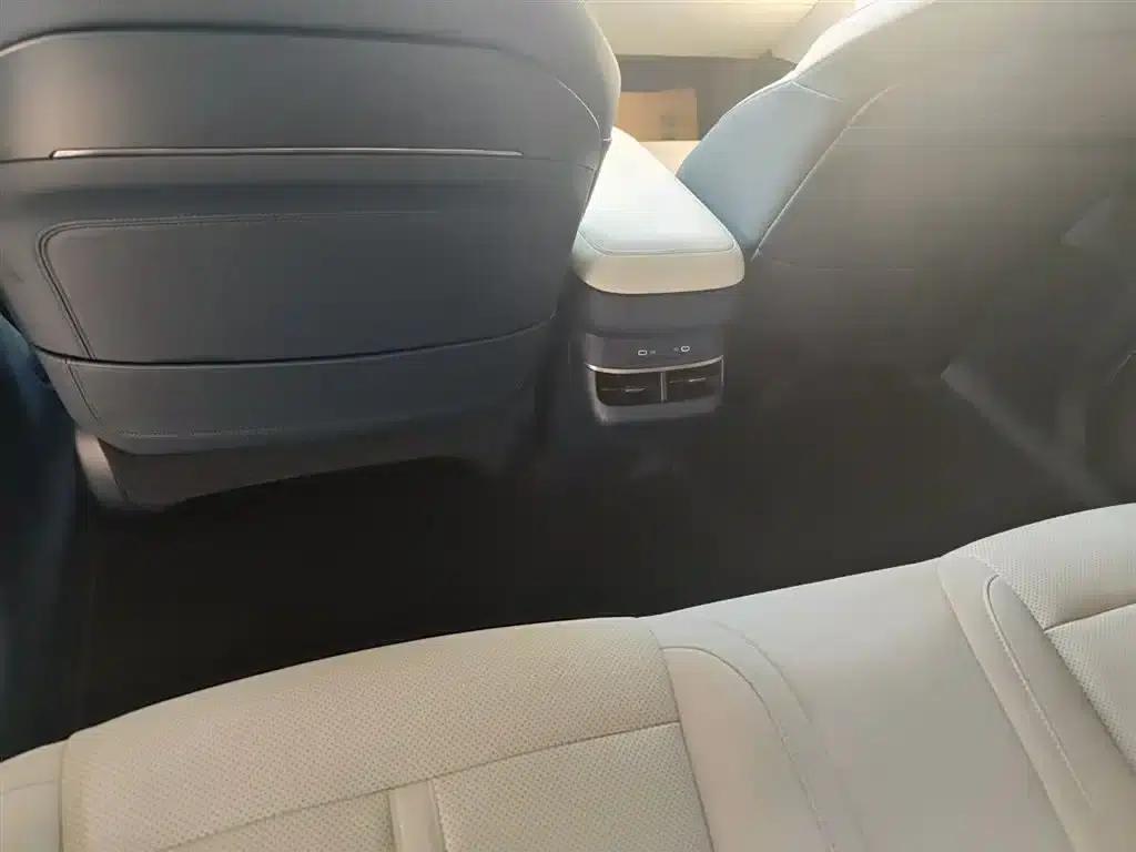 Jike 007 2024 Rear-Wheel Drive Intelligent Driving Edition 75kWh — миниатюра 11