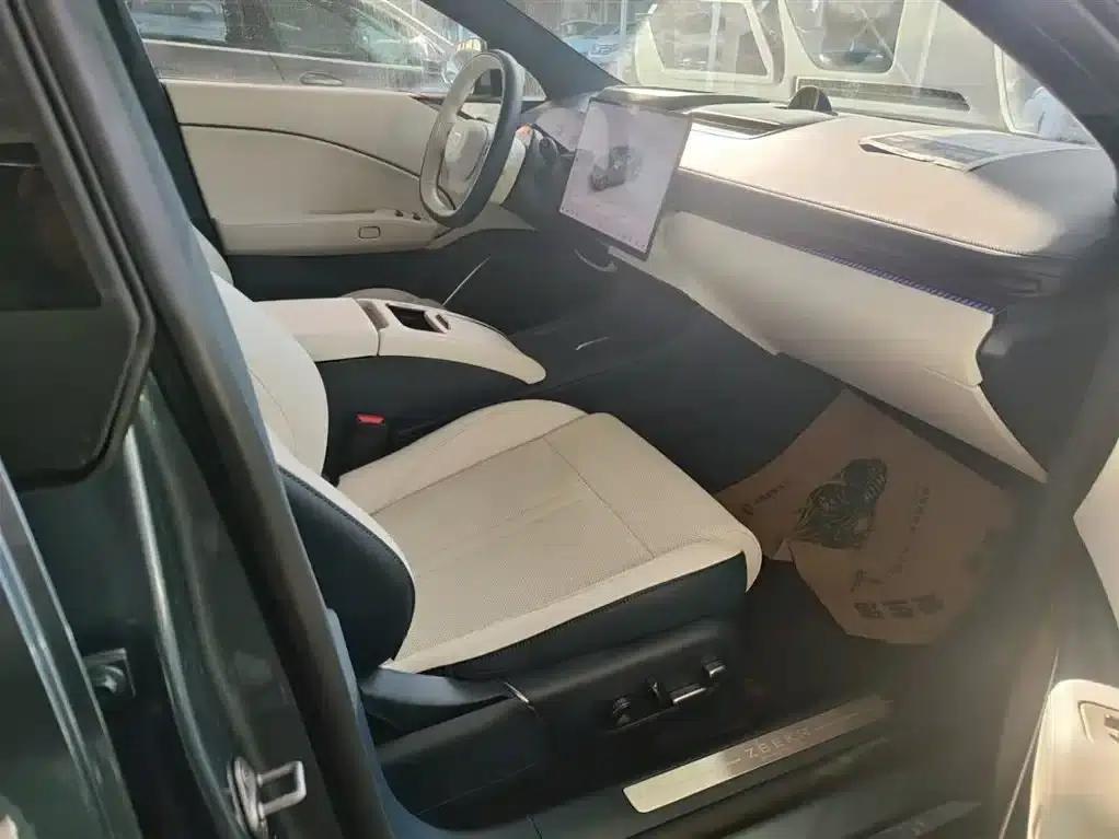 Jike 007 2024 Rear-Wheel Drive Intelligent Driving Edition 75kWh — миниатюра 13