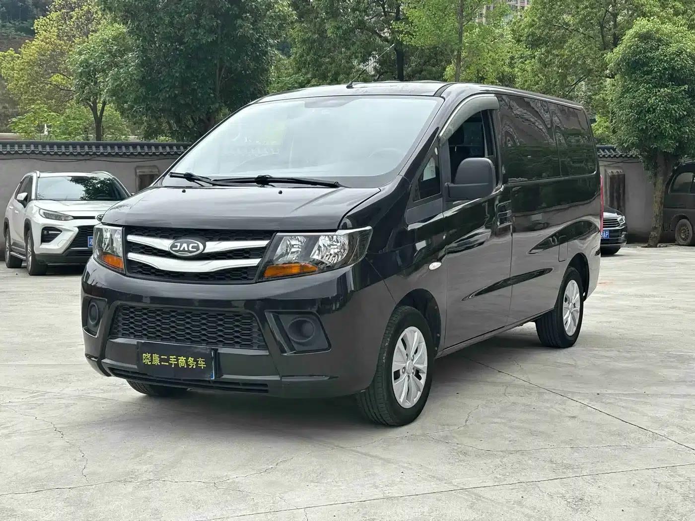 Refine M3 2019 1.6L Express Edition — миниатюра 1