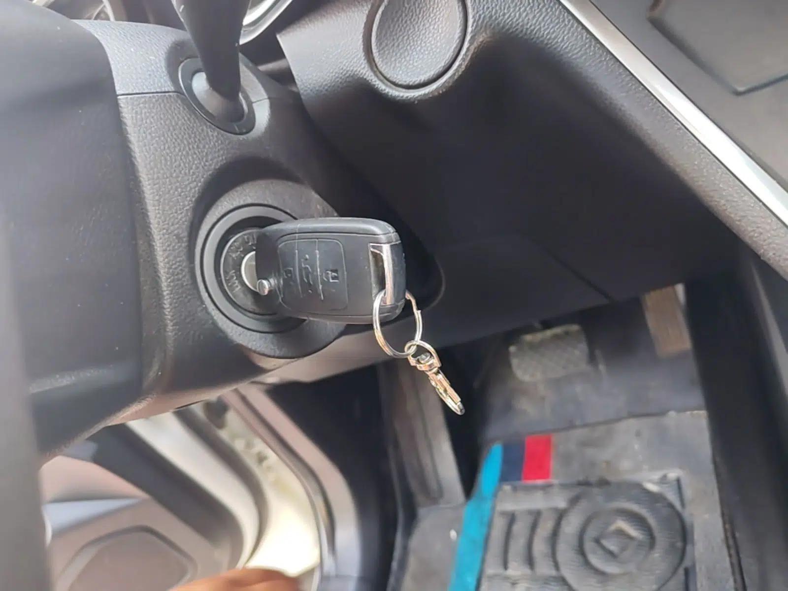 Wuling Hongguang S3 2019 Automatic Clutch Version 1.5L Manual Comfort Model China V Standard — миниатюра 12