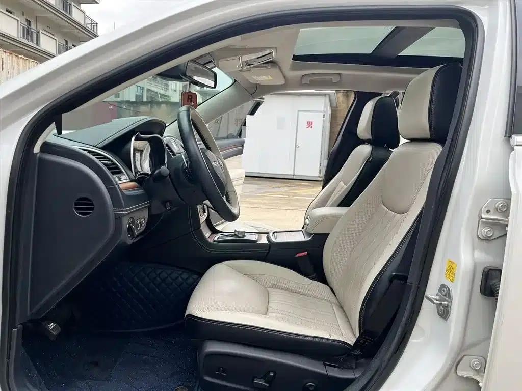 2016 Chrysler 300C Imported Model 3.0L Super Edition — миниатюра 12