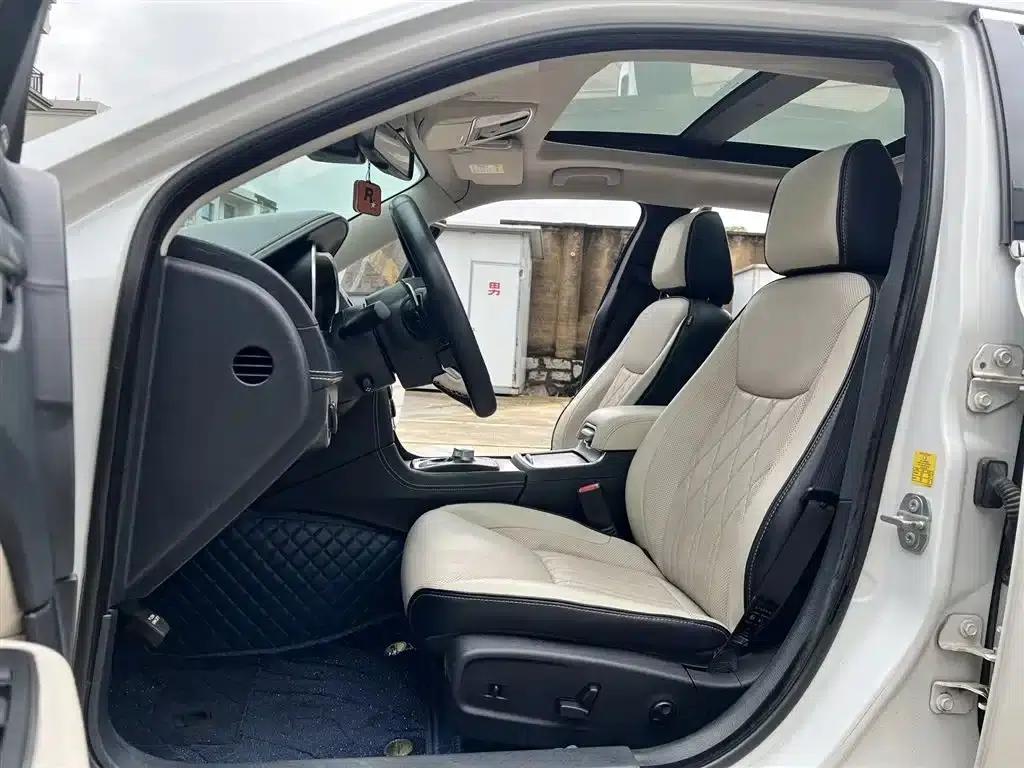 2016 Chrysler 300C Imported Model 3.0L Super Edition — миниатюра 13