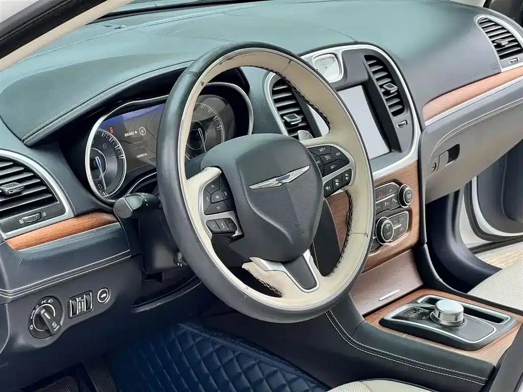2016 Chrysler 300C Imported Model 3.0L Super Edition — миниатюра 14