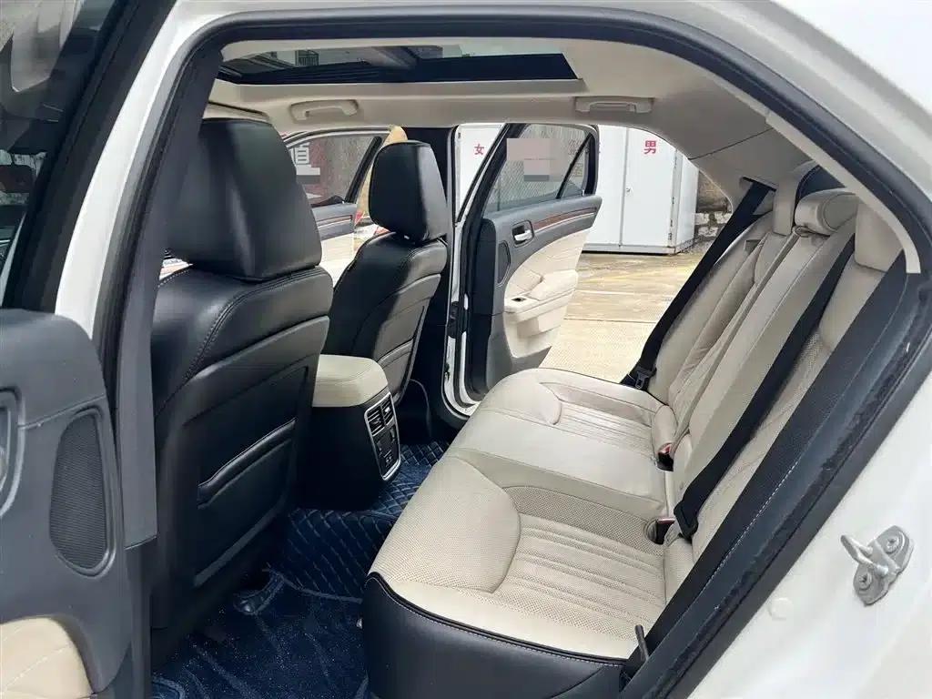 2016 Chrysler 300C Imported Model 3.0L Super Edition — миниатюра 15