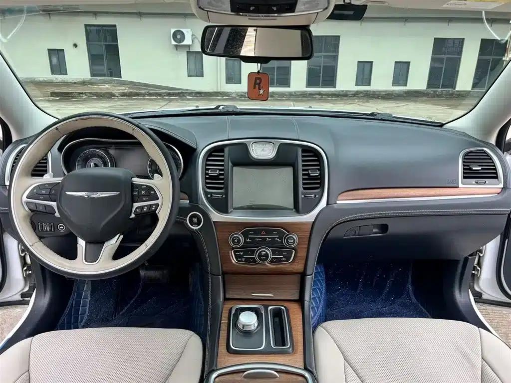 2016 Chrysler 300C Imported Model 3.0L Super Edition — миниатюра 17