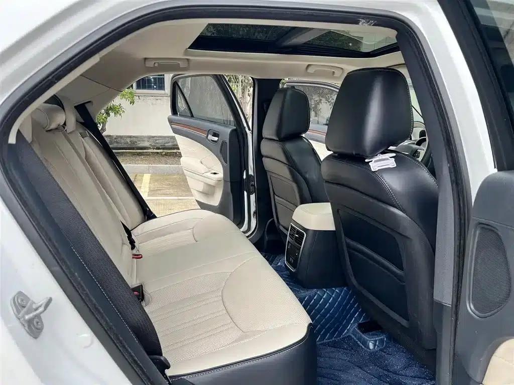 2016 Chrysler 300C Imported Model 3.0L Super Edition — миниатюра 18