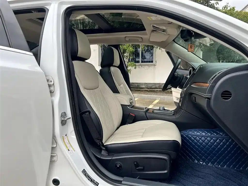 2016 Chrysler 300C Imported Model 3.0L Super Edition — миниатюра 20