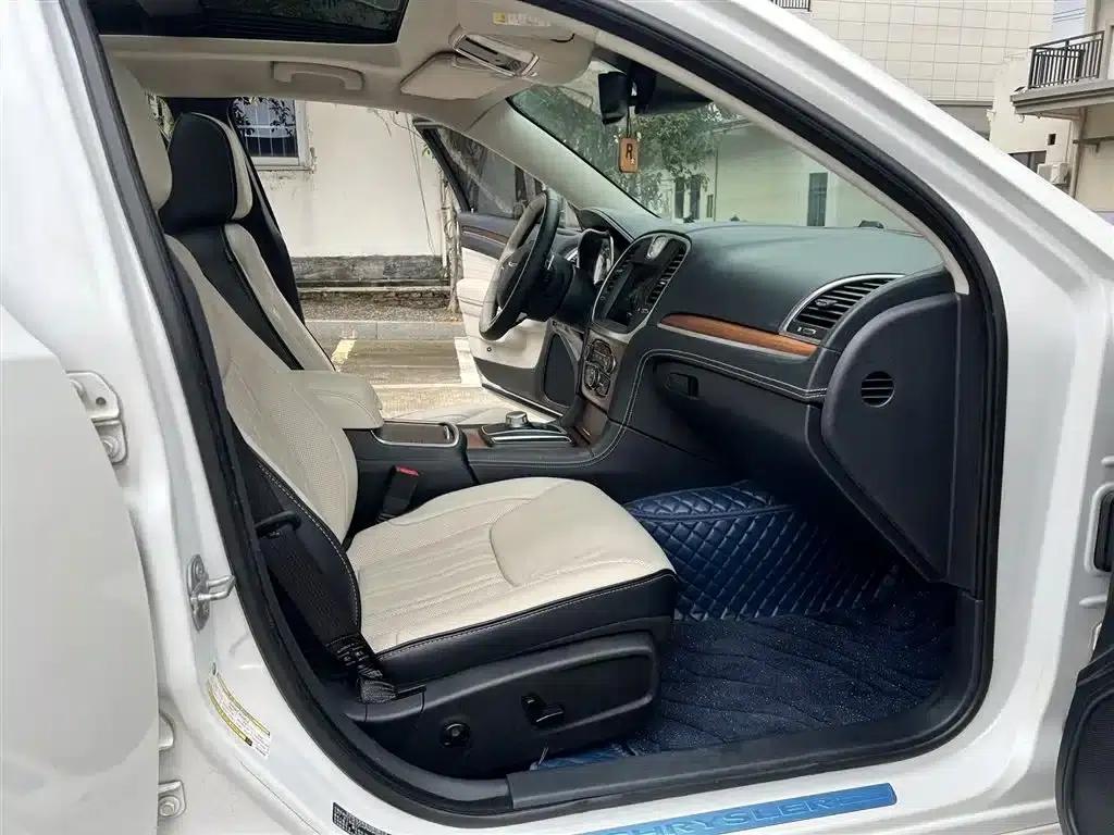 2016 Chrysler 300C Imported Model 3.0L Super Edition — миниатюра 22