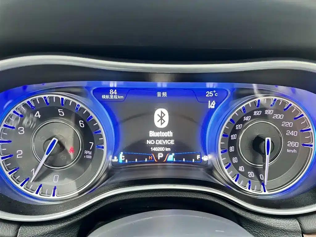 2016 Chrysler 300C Imported Model 3.0L Super Edition — миниатюра 24