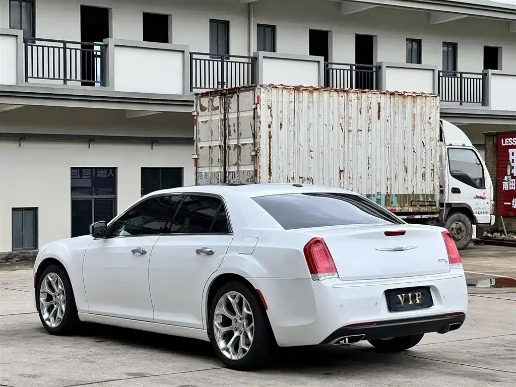 2016 Chrysler 300C Imported Model 3.0L Super Edition — миниатюра 4