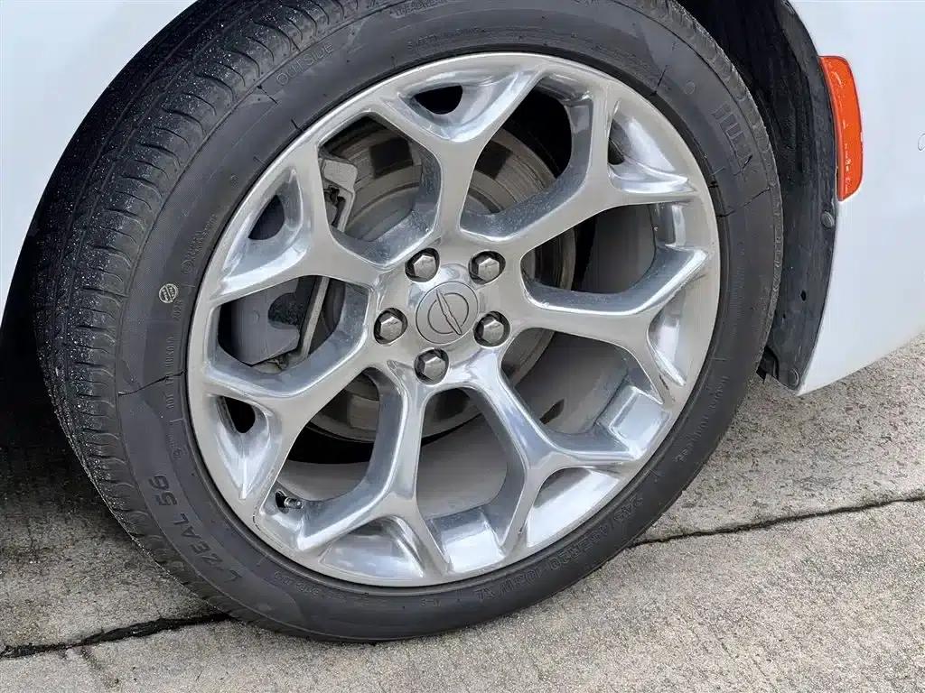 2016 Chrysler 300C Imported Model 3.0L Super Edition — миниатюра 9