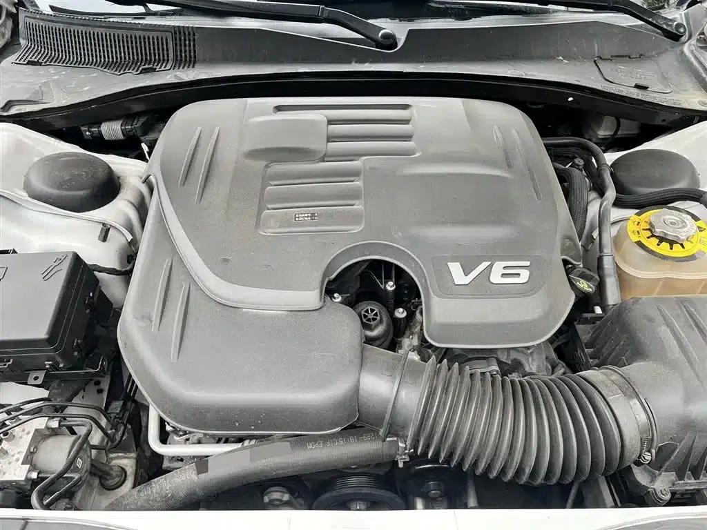 2016 Chrysler 300C Imported Model 3.0L Super Edition — миниатюра 10