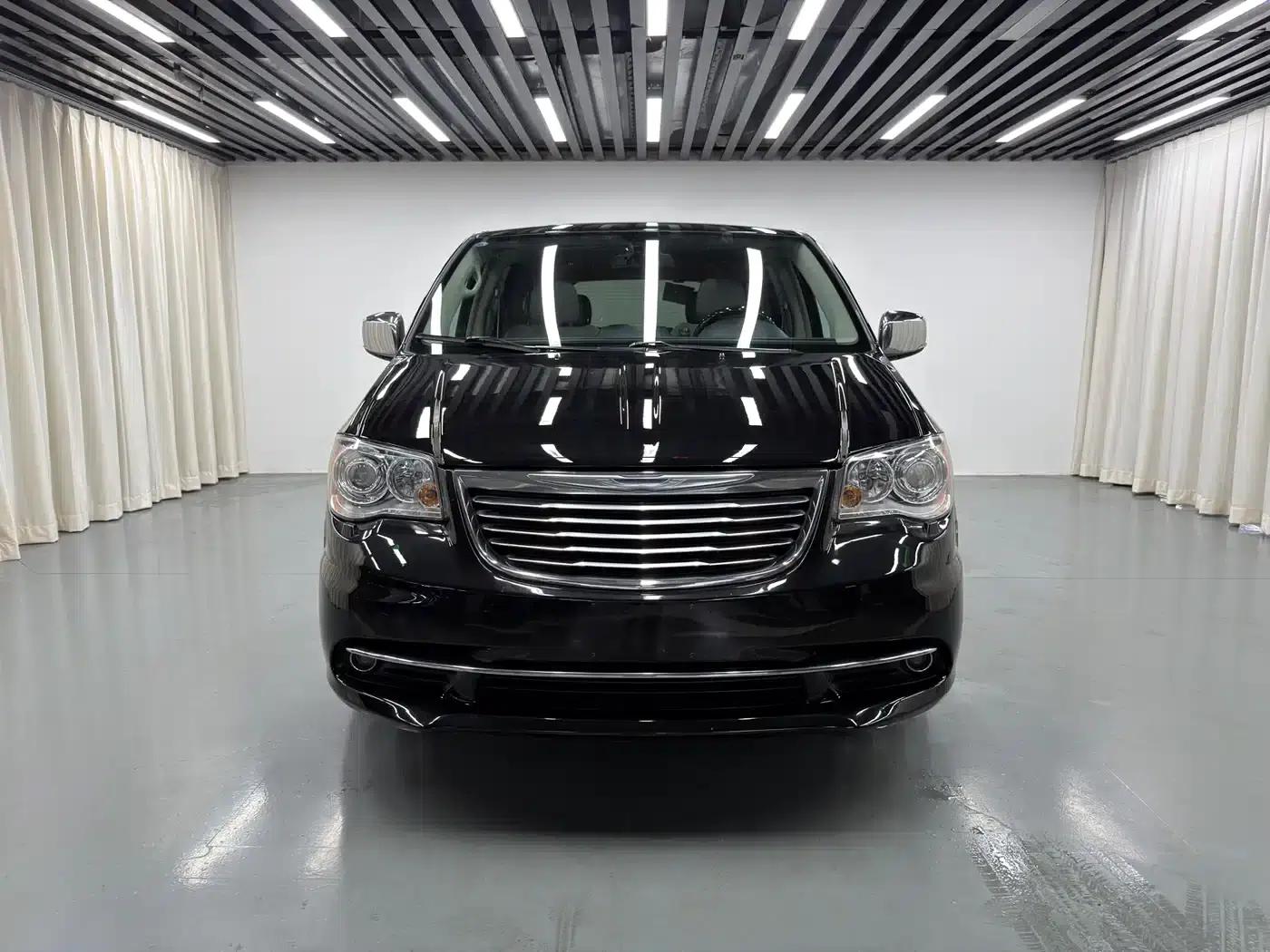 2013 Imported Grand Voyager 3.6L Luxury Edition — миниатюра 2