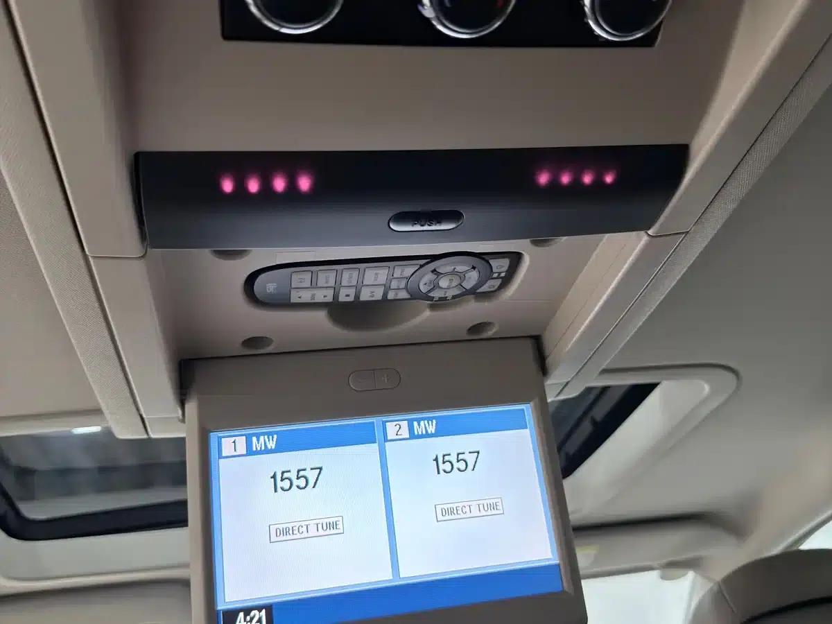 2013 Imported Grand Voyager 3.6L Luxury Edition — миниатюра 16