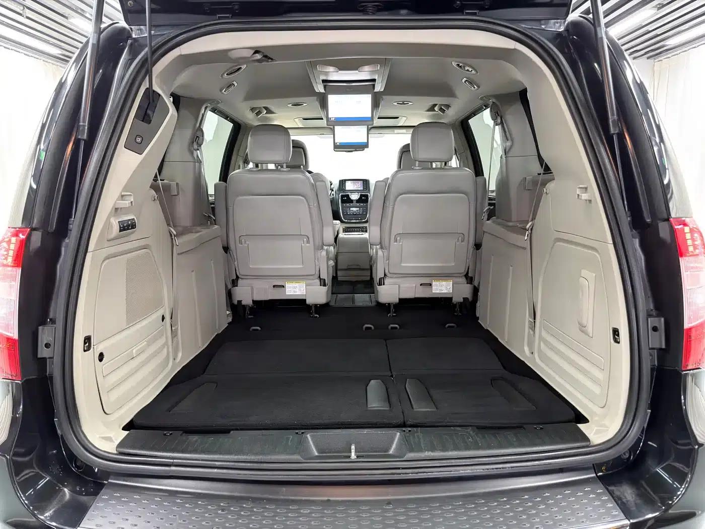 2013 Imported Grand Voyager 3.6L Luxury Edition — миниатюра 22