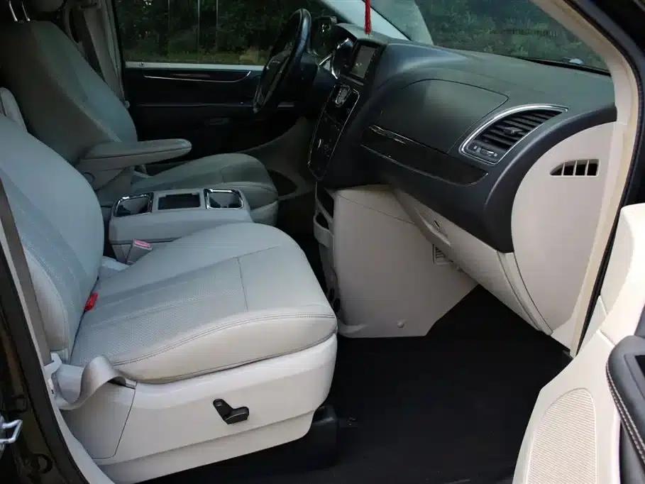 2014 Imported Grand Voyager 3.6L Comfort Edition — миниатюра 10