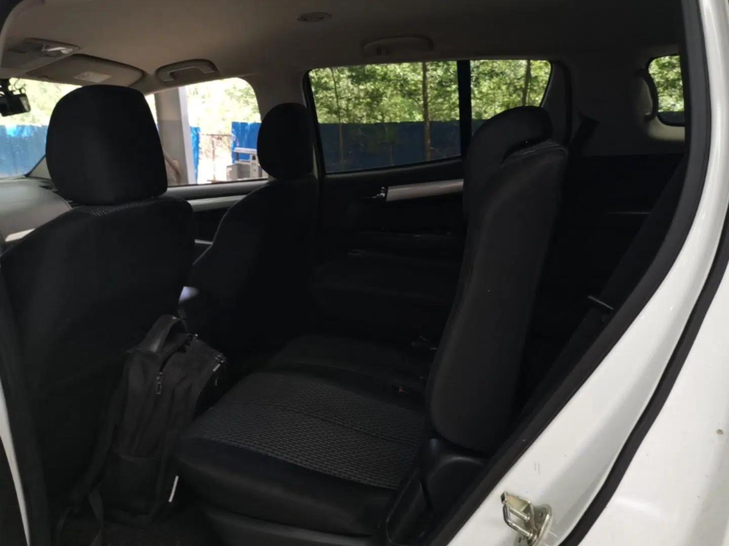 Isuzu mu-X 2017 2.5T Two-Wheel Drive Automatic Comfort Touring Version 7 Seats — миниатюра 20