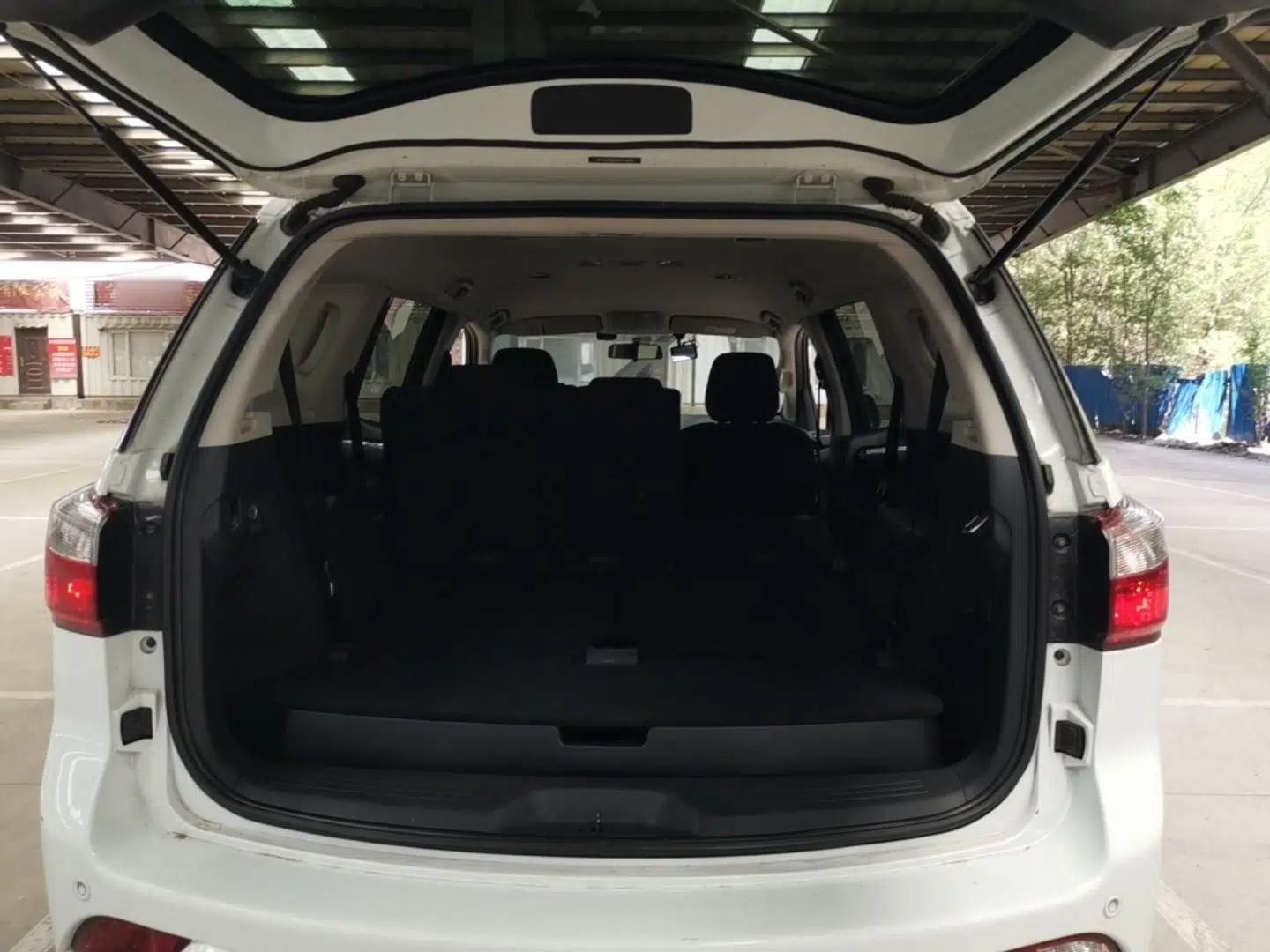 Isuzu mu-X 2017 2.5T Two-Wheel Drive Automatic Comfort Touring Version 7 Seats — миниатюра 22