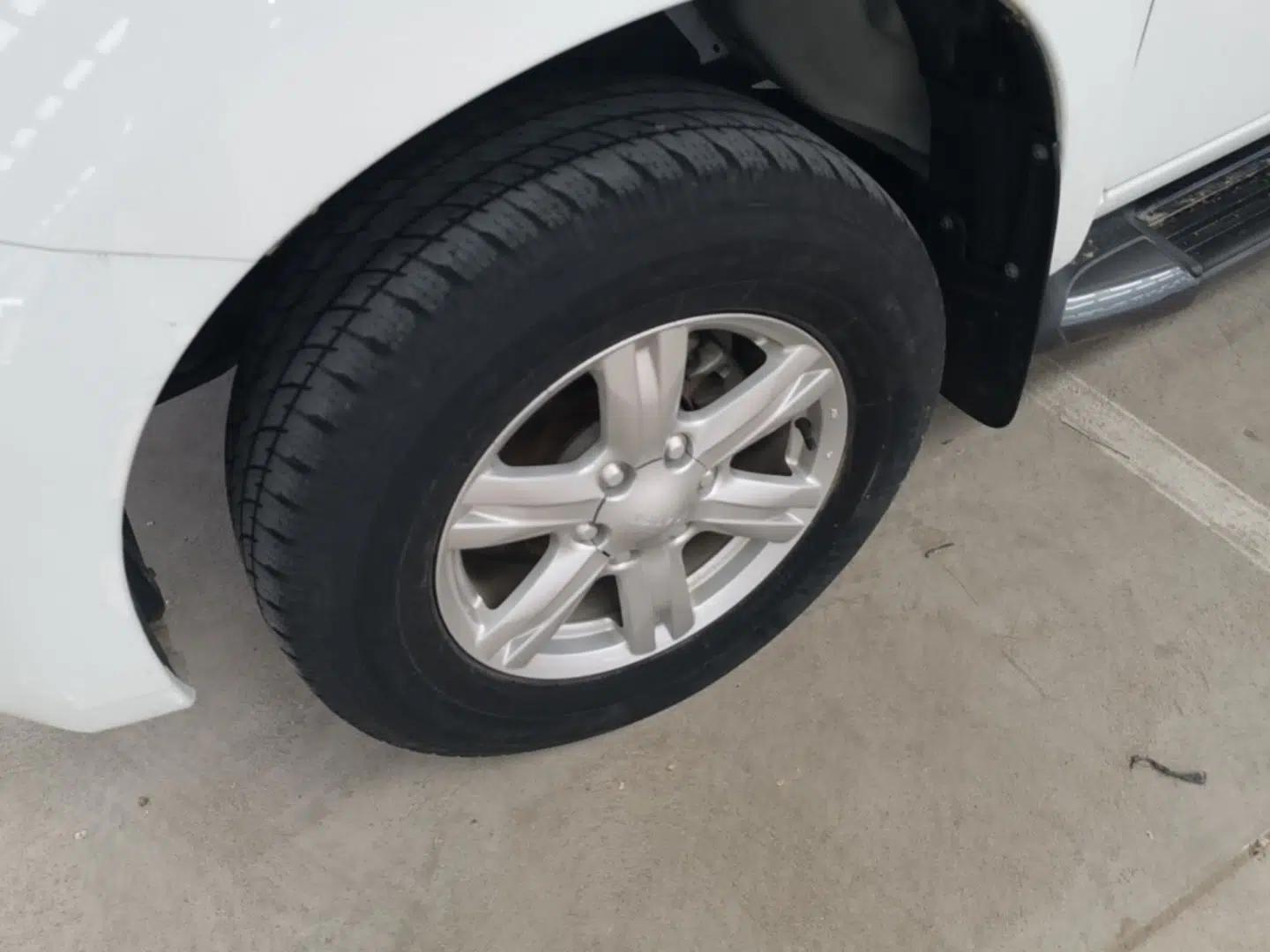 Isuzu mu-X 2017 2.5T Two-Wheel Drive Automatic Comfort Touring Version 7 Seats — миниатюра 8