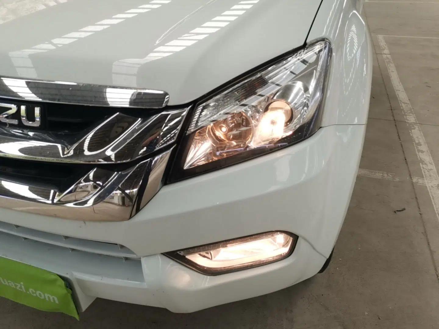 Isuzu mu-X 2017 2.5T Two-Wheel Drive Automatic Comfort Touring Version 7 Seats — миниатюра 9