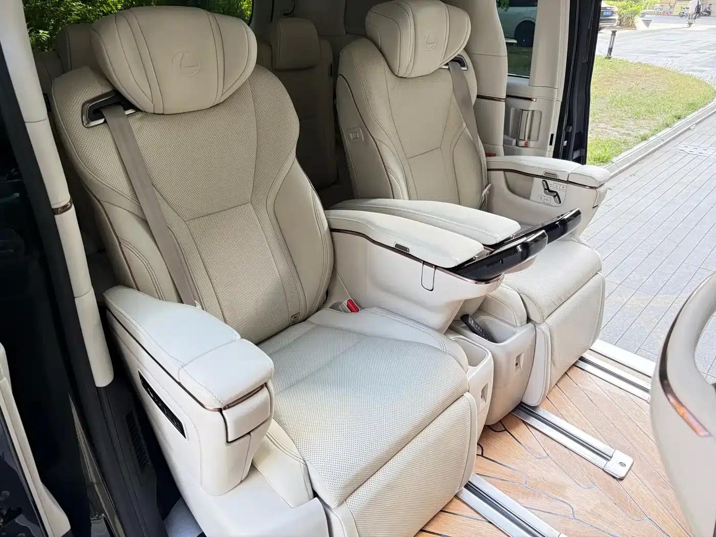 Lexus LM 2023 500h Six-Seat Premium Edition — миниатюра 11