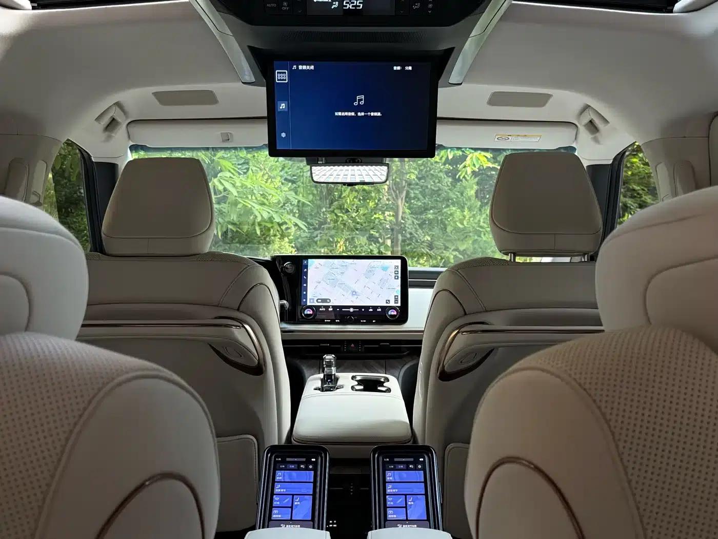 Lexus LM 2023 500h Six-Seat Premium Edition — миниатюра 17