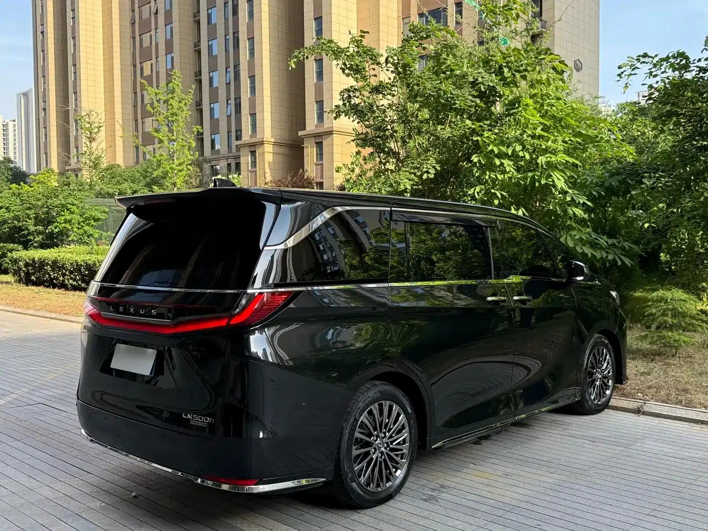 Lexus LM 2023 500h Six-Seat Premium Edition — миниатюра 7