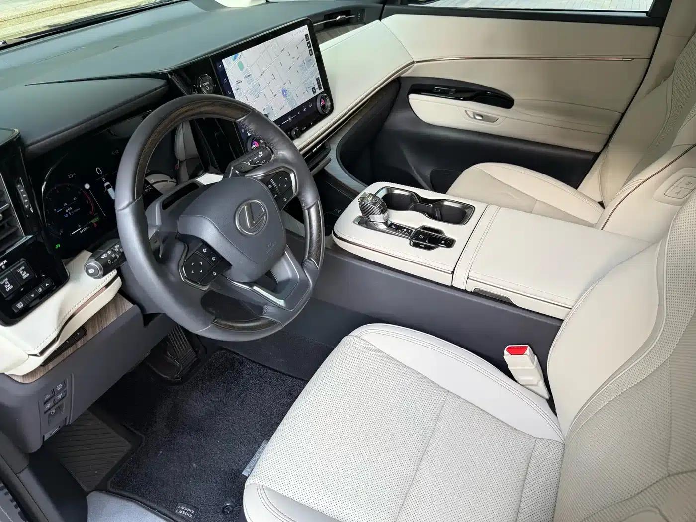 Lexus LM 2023 500h Six-Seat Premium Edition — миниатюра 8