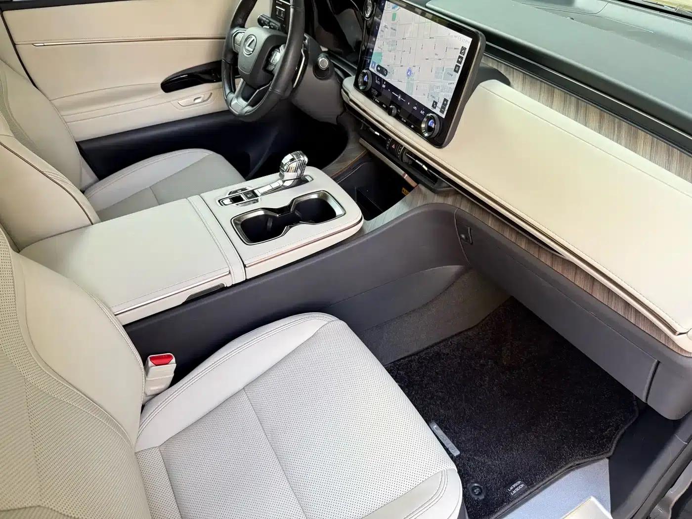 Lexus LM 2023 500h Six-Seat Premium Edition — миниатюра 9