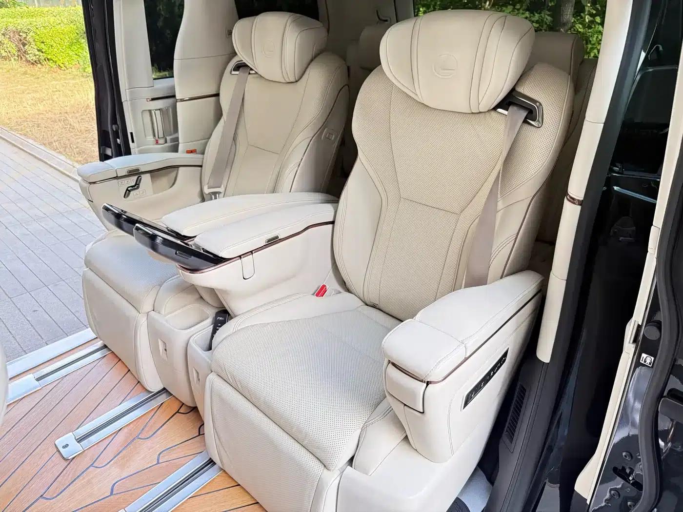 Lexus LM 2023 500h Six-Seat Premium Edition — миниатюра 10