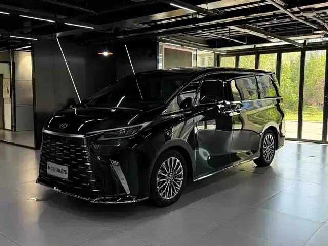 Lexus LM 2023 500h Six-Seat Premium Edition