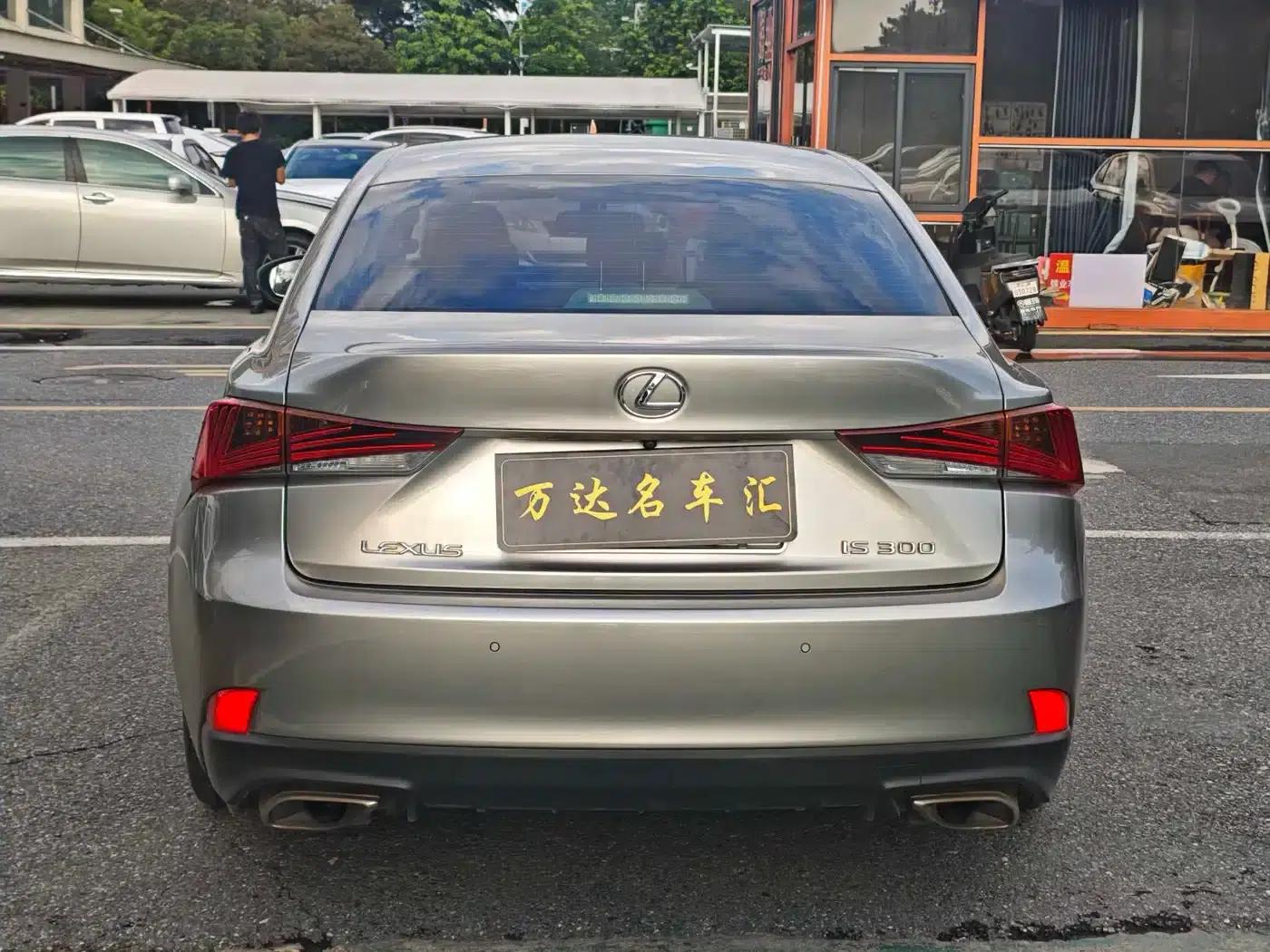 Lexus IS 2017 300 Leading Edition — миниатюра 5