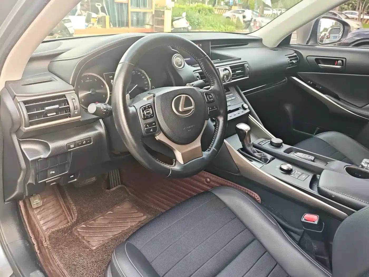 Lexus IS 2017 300 Leading Edition — миниатюра 8