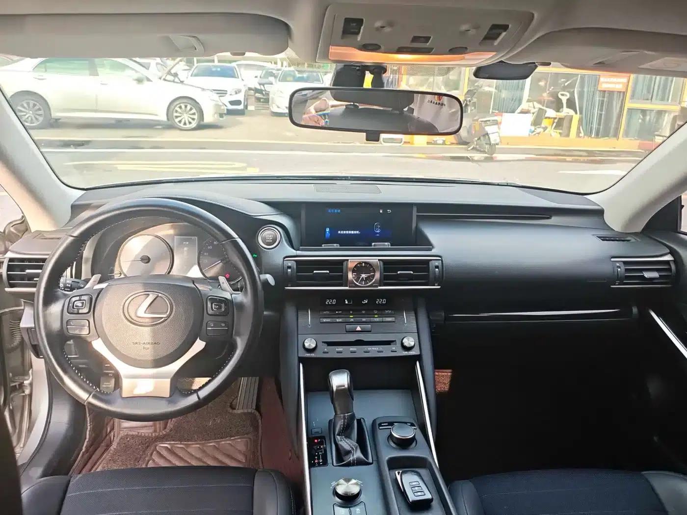 Lexus IS 2017 300 Leading Edition — миниатюра 9