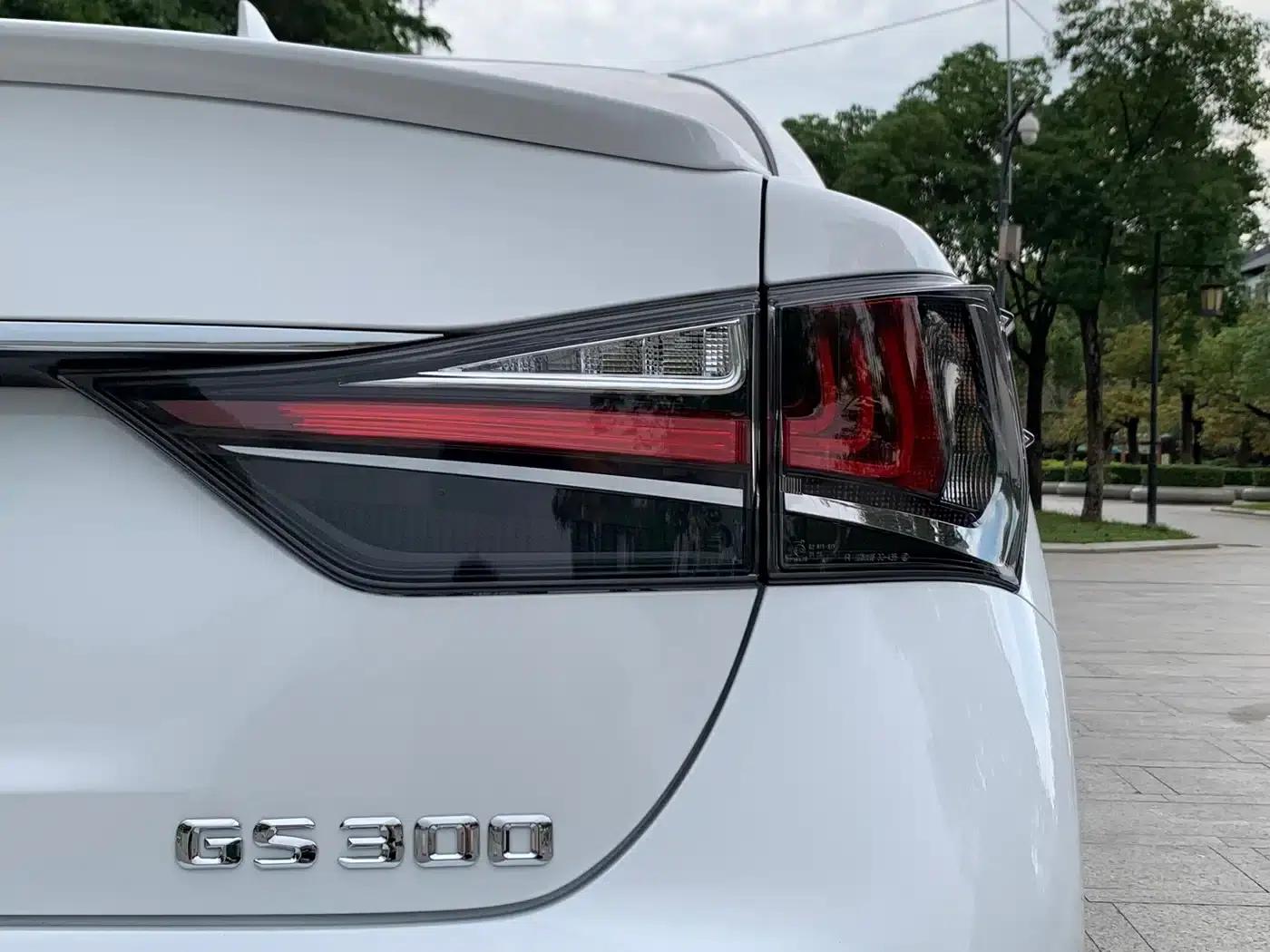 2017 Lexus GS 300 F SPORT — миниатюра 11